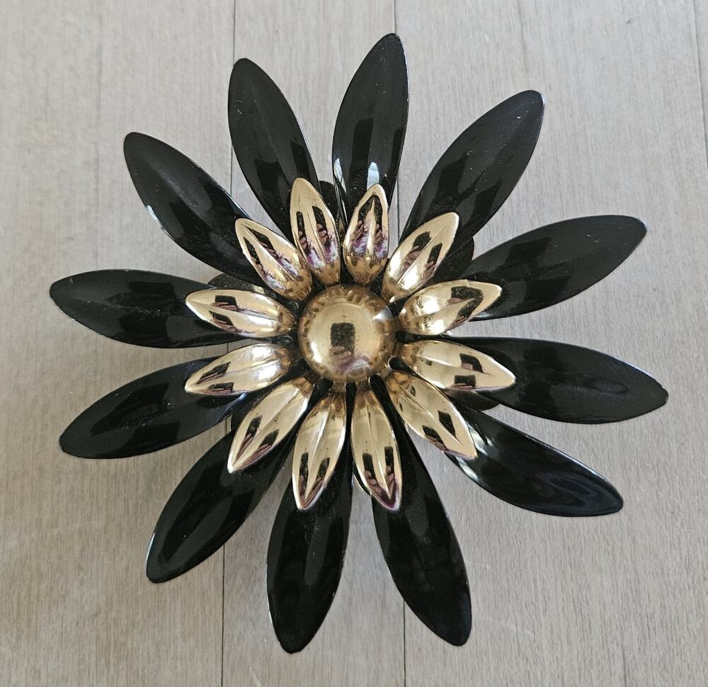 VTG Sarah Coventry Flower Brooch Gold & Black Signed Daisy Layered Pin